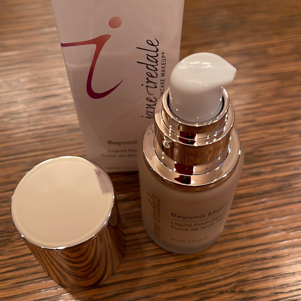 Jane Iredale Beyond Matte M5 Liquid Foundation - Picture 5 of 6